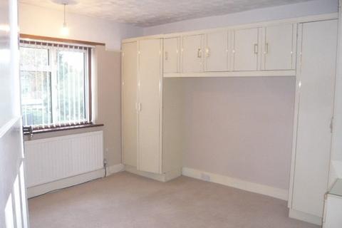 3 bedroom semi-detached house to rent, Feltham/ Hanworth borders, Feltham