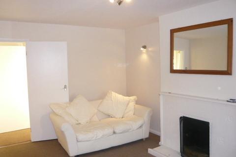 2 bedroom maisonette to rent, Vineyard Road, Feltham