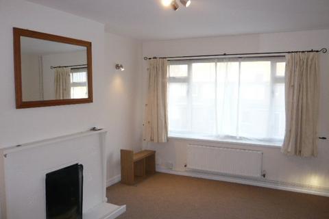 2 bedroom maisonette to rent, Vineyard Road, Feltham