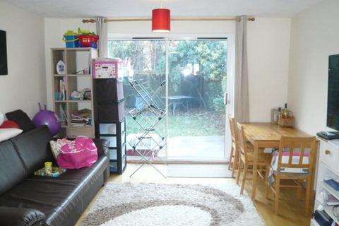2 bedroom house to rent - NINE ELMS CLOSE, Feltham