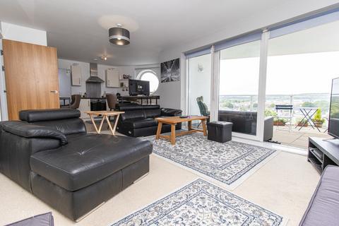 2 bedroom apartment to rent, Marseille House, Century Wharf, Cardiff Bay