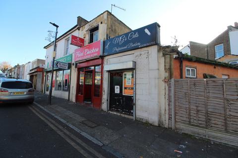 Shop to rent, Brewery Road, London, SE18