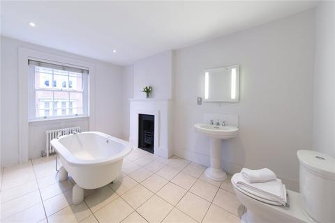 undefined, Wellington Street, Covent Garden, WC2E