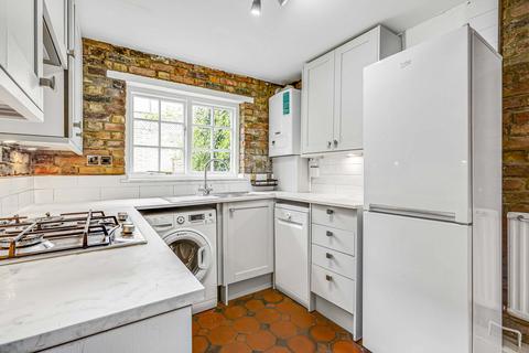 3 bedroom cottage to rent, Thorne Street, Barnes, SW13