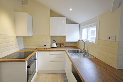 2 bedroom flat to rent, Rocks Lane, Barnes, SW13