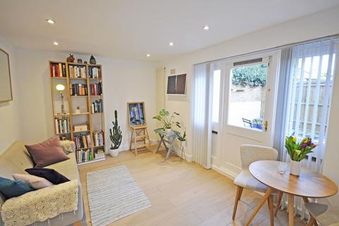 1 bedroom flat to rent, Eton Lodge, Rosemary Lane, Mortlake, SW14