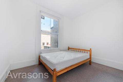4 bedroom flat to rent, LANCASTER ROAD, LADBROKE GROVE