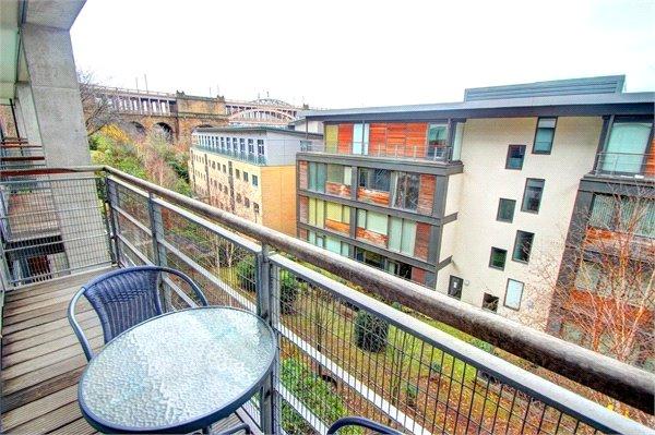 Apartment in Newcastle upon Tyne, Tyne and Wear - View 3
