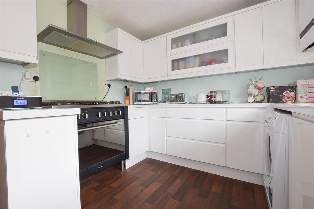 Catsfield Close, St. LeonardsOnSea 3 bed terraced house £200,000