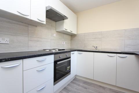 2 bedroom apartment to rent, Viewfield Close, Kenton, HA3