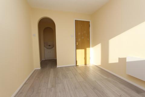 2 bedroom apartment to rent, Viewfield Close, Kenton, HA3