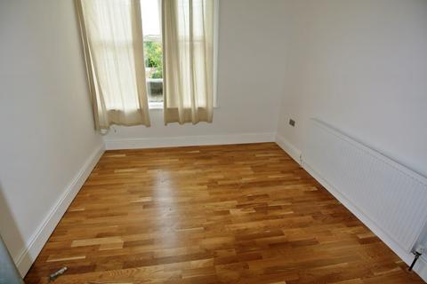 2 bedroom flat to rent, Hither Green Lane SE13