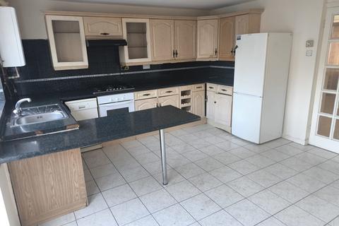 undefined, 3 Bedroom Terraced House - Martham Close, BEDFORD