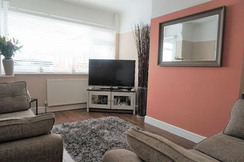 3 bedroom semi-detached house to rent, Trent Avenue, Swanside