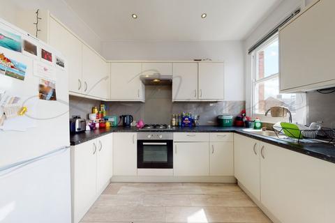 4 bedroom flat to rent, Narcissus Road, West Hampstead, NW6