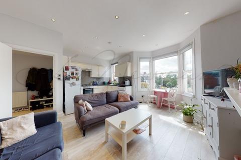 4 bedroom flat to rent, Narcissus Road, West Hampstead, NW6