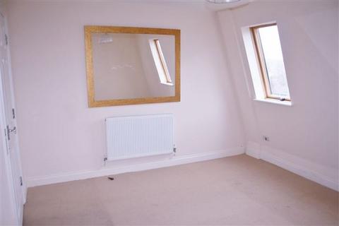 2 bedroom flat to rent, 48F High Street, Portsmouth PO6