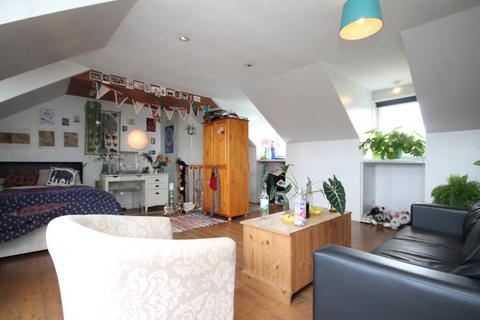 3 bedroom flat to rent, North Villas, Camden, NW1