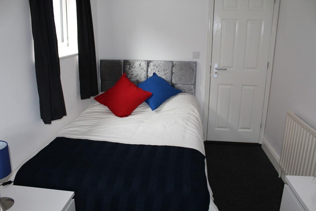 Room 4, Bracebridge Street, Nuneaton CV11 5PD 1 bed in a house share