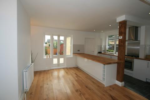3 bedroom semi-detached house to rent, High Street, Hauxton
