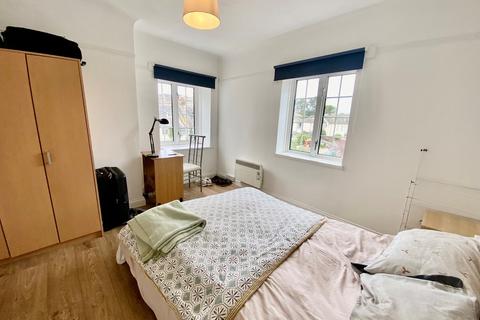 2 bedroom flat to rent, Grosvenor Court, Vale Road, Bournemouth