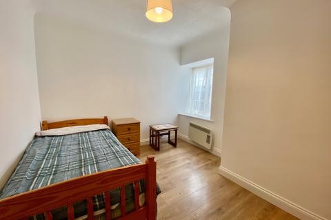 2 bedroom flat to rent, Grosvenor Court, Vale Road, Bournemouth