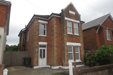 5 bedroom detached house to rent - Shelbourne Road, Charminster, Bournemouth