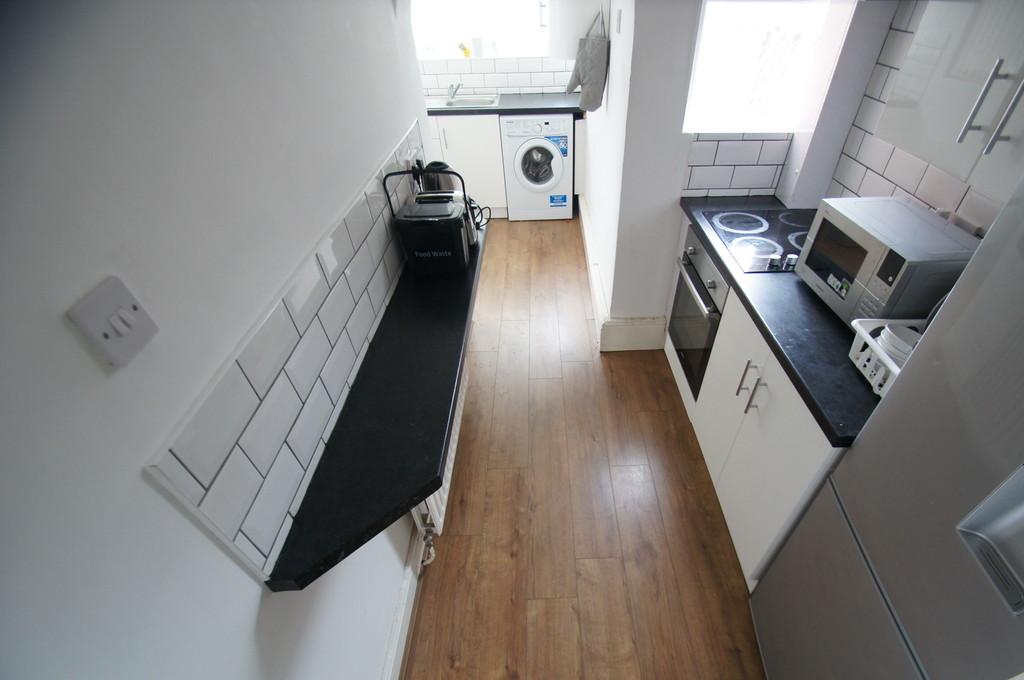 Biggin Hall Crescent, Coventry, CV3 1GR 4 bed semidetached house £