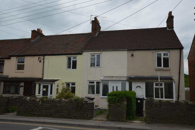 Radstock Road, Midsomer Norton, BA3 2AW 2 bed terraced house £700 pcm