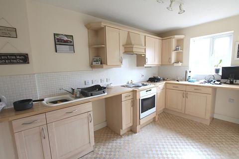 3 bedroom townhouse to rent, Philip Larkin Close, HU6