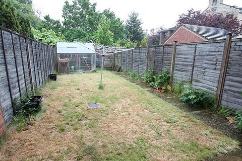 3 bedroom townhouse to rent, Philip Larkin Close, HU6