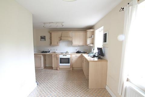 3 bedroom townhouse to rent, Philip Larkin Close, HU6