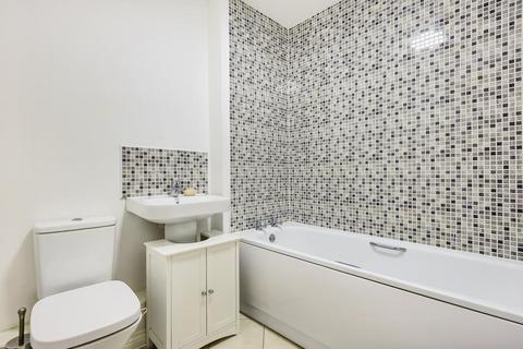 2 bedroom apartment to rent, Berryfields,  Aylesbury,  HP18