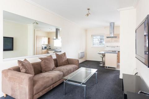 2 bedroom flat to rent, 24 Kingscote Way BN1