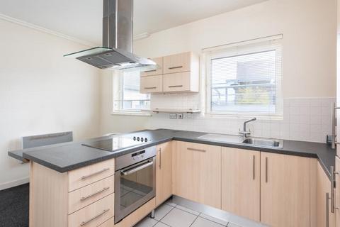 2 bedroom flat to rent, 24 Kingscote Way BN1