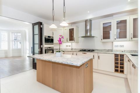 4 bedroom flat for sale, Rutland House, W8