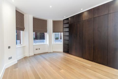 4 bedroom flat for sale, Rutland House, W8