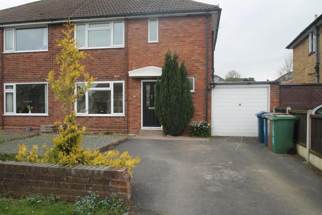 Ascot Road, Stafford 3 bed semidetached house £775 pcm (£179 pw)