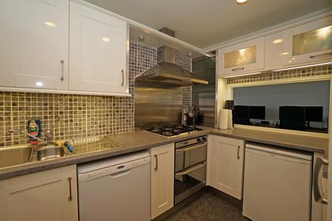2 bedroom apartment to rent, Oyster Quay, Portsmouth PO6