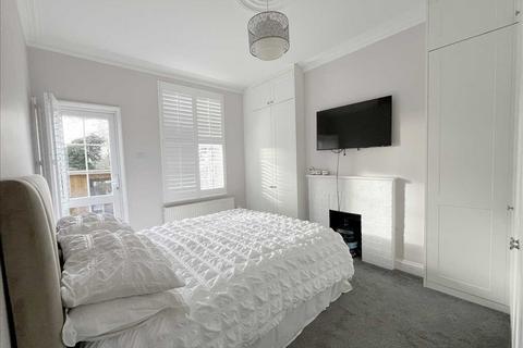 2 bedroom flat for sale, Bushey Grove Road, Bushey, WD23.
