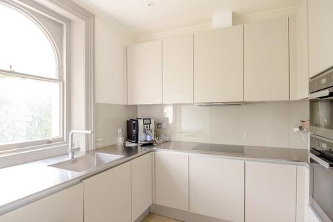 4 bedroom flat to rent, Queen's Gate, London