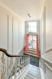 4 bedroom flat to rent, Queen's Gate, London