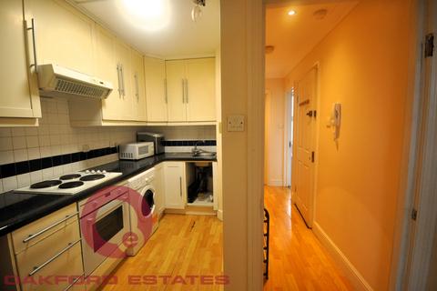 2 bedroom flat to rent, Drummond Street, Euston, London NW1