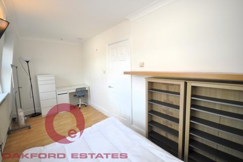 2 bedroom flat to rent, Drummond Street, Euston, London NW1