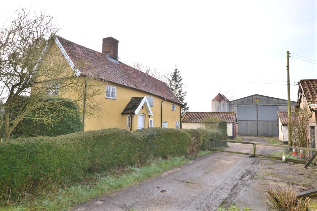 North Green Road, Pulham Market, Norfolk BY AUCTION 3 bed detached
