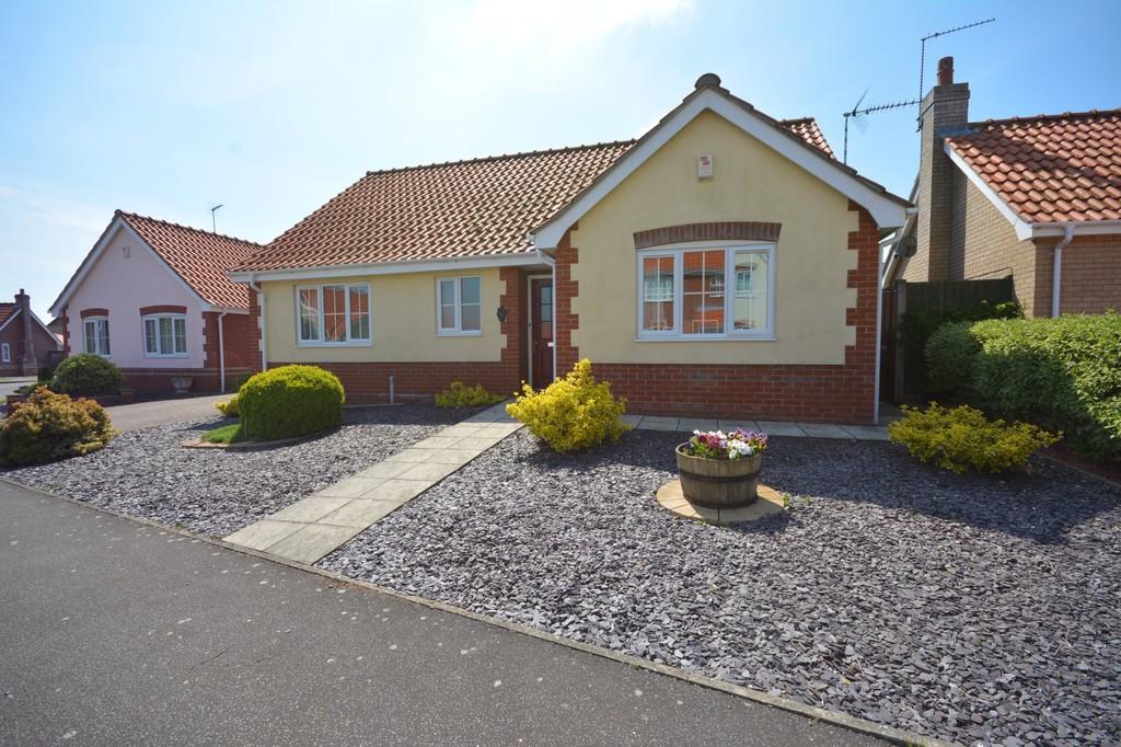 Houghton Drive, Lowestoft 2 bed detached bungalow £279,950