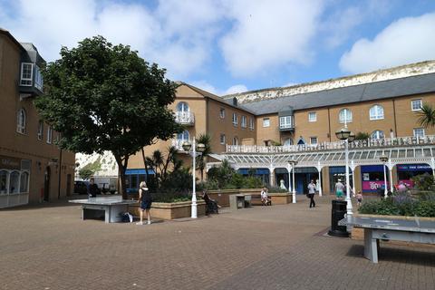 1 bedroom apartment to rent, Starboard Court, Brighton Marina Village