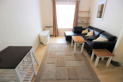 1 bedroom apartment to rent, Starboard Court, Brighton Marina Village