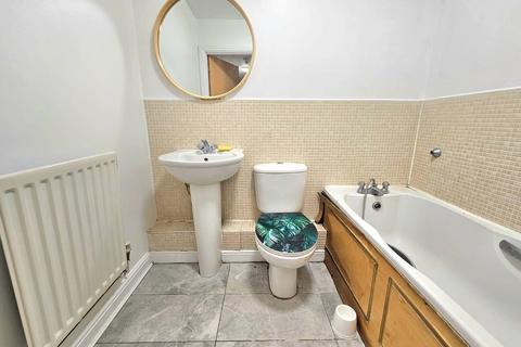 2 bedroom apartment to rent, High Road, Harrow