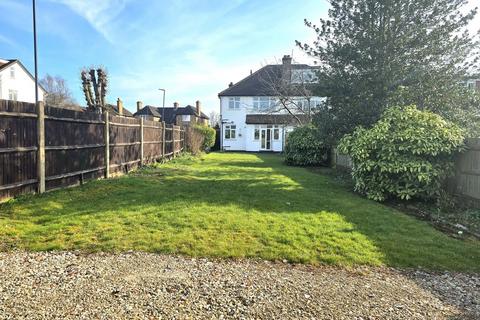 3 bedroom semi-detached house to rent, The Avenue